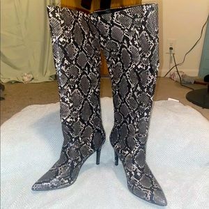 Steve Madden Women's Kinga Embossed Knee High Boots Size 6.5 MSRP $130.00